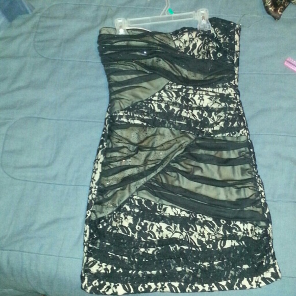 SEXY STRAPLESS LACE DRESS