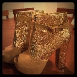 Gorgeous Steve Madden ankle booties