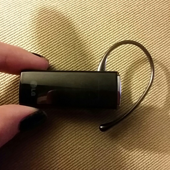 LG Bluetooth earpiece - Picture 1 of 2