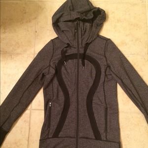 Lululemon black herringbone hooded stride 4
