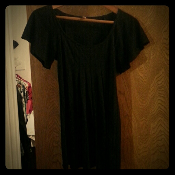 Super cute black shirt