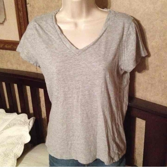 V NECK TEE