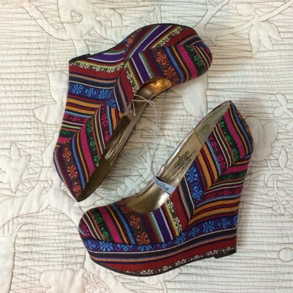 ❌❌Sold❌❌Colorful Wedges - Picture 2 of 3