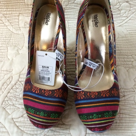 ❌❌Sold❌❌Colorful Wedges - Picture 3 of 3