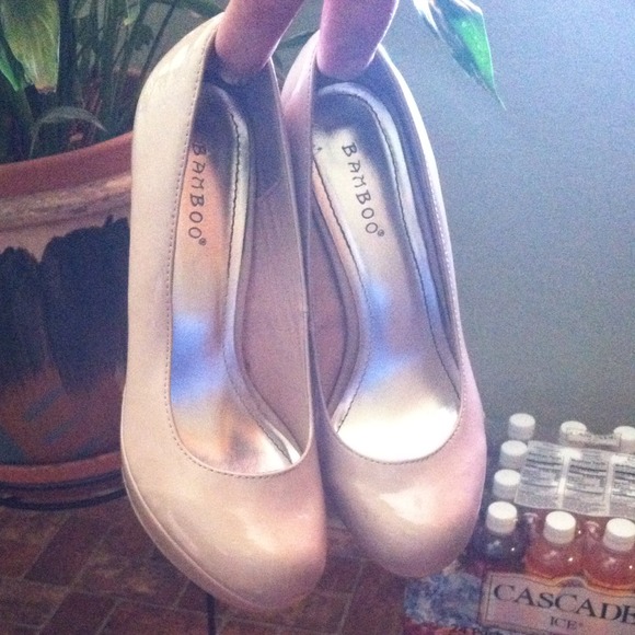 ✨✨SALE✨✨Beige Bamboo heels