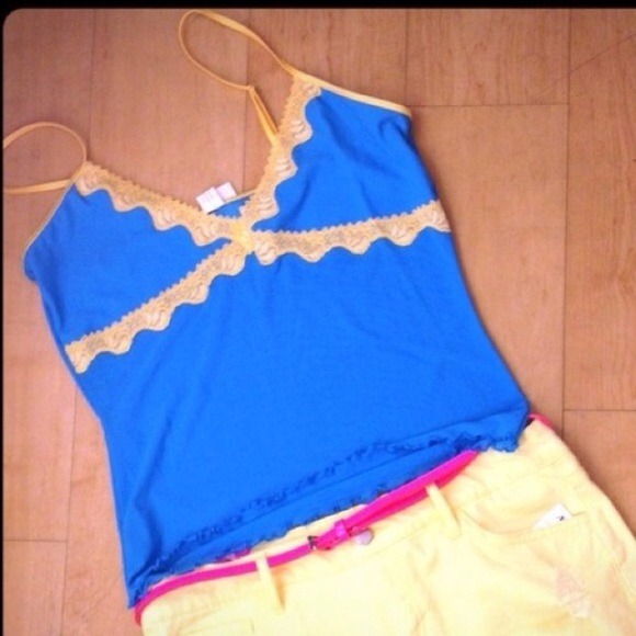 Blue tank top with yellow trim - Picture 4 of 4