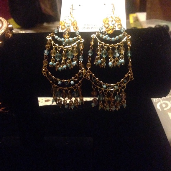 HP Dangling Earrings - Picture 3 of 3