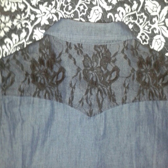 Long sleeve, great for fall! - Picture 1 of 4