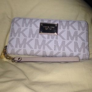 Michael Kors Wristlet wallet