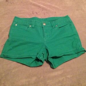 Extremely cute and comfy green GAP shorts!