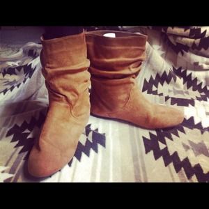 Relaxed Ankle boots; buy now + FREE GIFTS