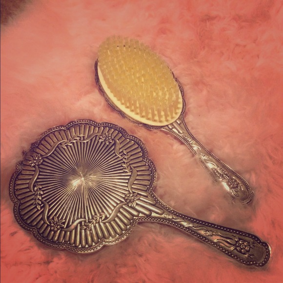 2pc Vanity Hand Held Mirror & soft Brush