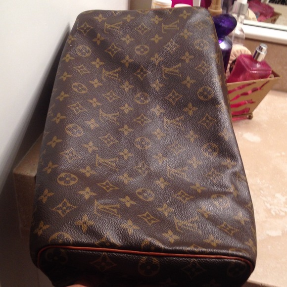 Additional picture if bottom of Speedy
