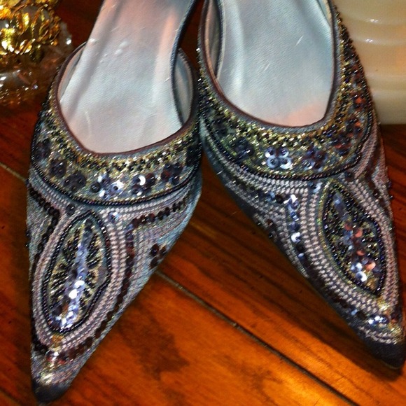 ❤💋GORGEOUS SATIN SEQUIN HEELS!!💋❤ - Picture 3 of 4