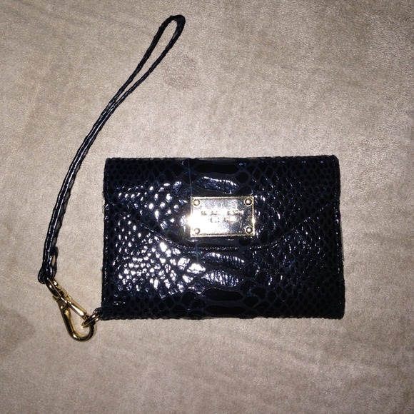 Michael Kors Cellphone Clutch!