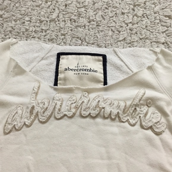 ❌SOLD IN A BUNDLE❌Abercrombie Kids Crewneck White - Picture 2 of 3