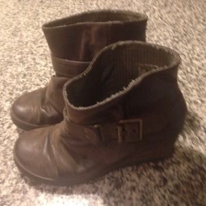 Roxy brown booties