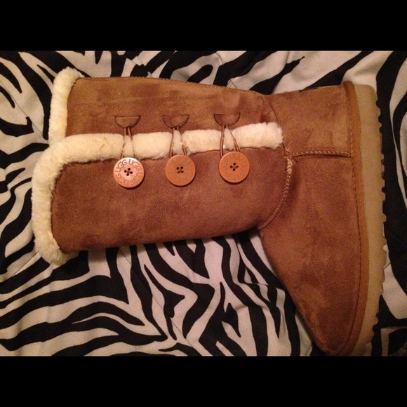 Tall tan Australia Uggs