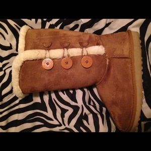 Tall tan Australia Uggs