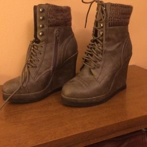 Mossimo grey boot heels