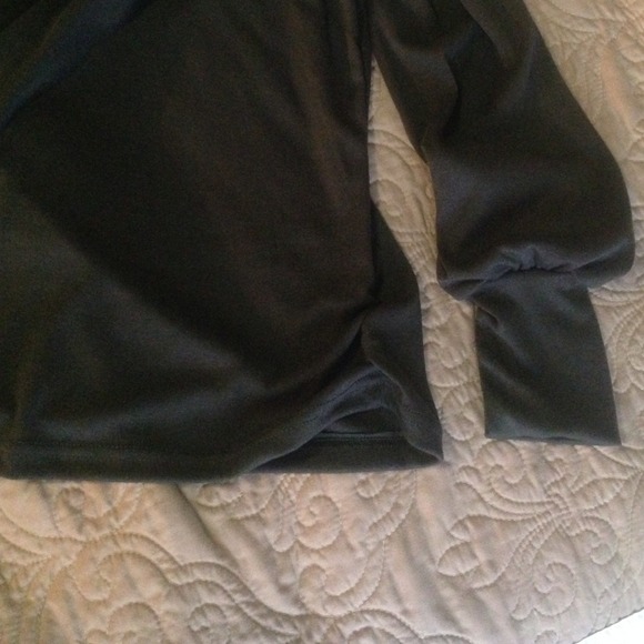 💥sold💥Fun grey bell sleeve light weight sweater! - Picture 2 of 3