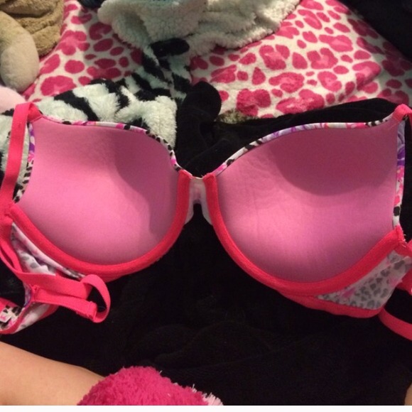 vs pink bra