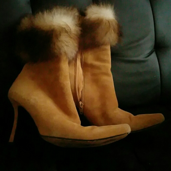 Stuart Weitzman Boots - Hold for Cerina, Tan Stuart Weitzman Suede Booties