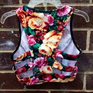 🌀Reserved until Friday🌀 Cutout back Floral Crop