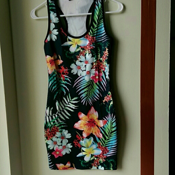 Dress-short LE - Picture 1 of 1