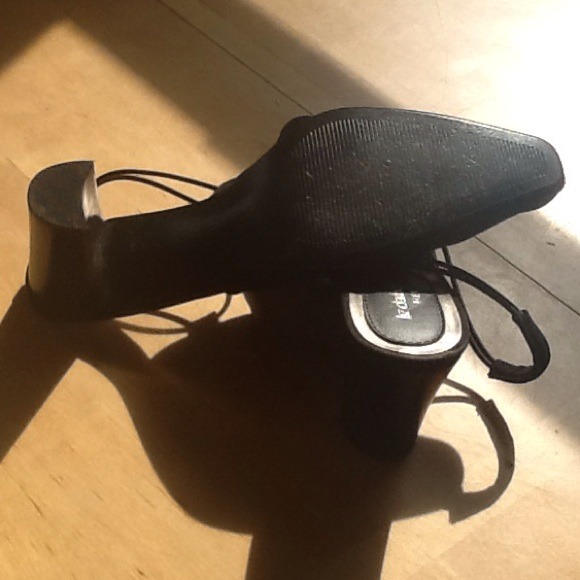 Liz Claiborne flex black sling backs - Picture 3 of 3