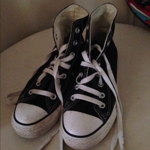 Great condition high top classic converse