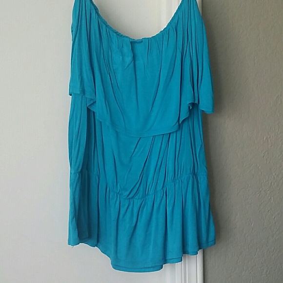 ***SOLD in Bundle***Ruffled halter top