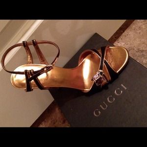 Gucci Classy Heels with Bee detail