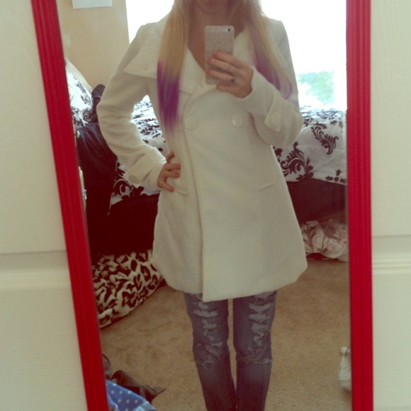 SOLD ON VINTED✨Beautiful white peacoat