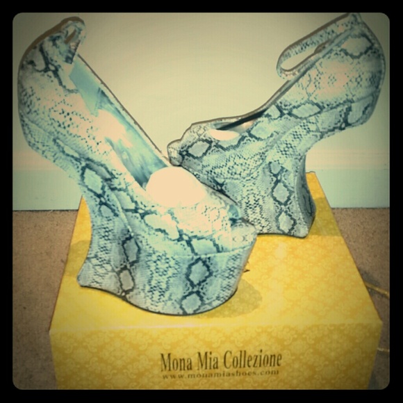 Mona Mia heel - less shoes sz 7
