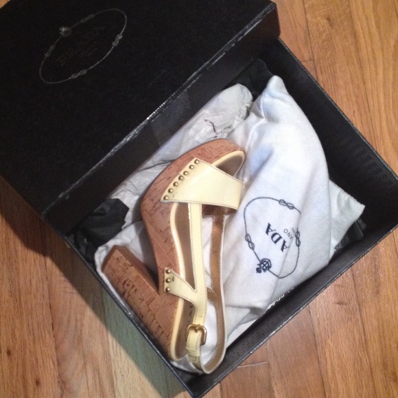💯% Prada yellow shoes! Excellent condition!!!