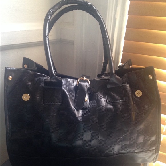 Black messenger tote bag and boots.