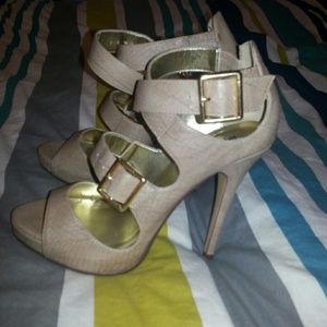 Michael Antonio nuetral sandal