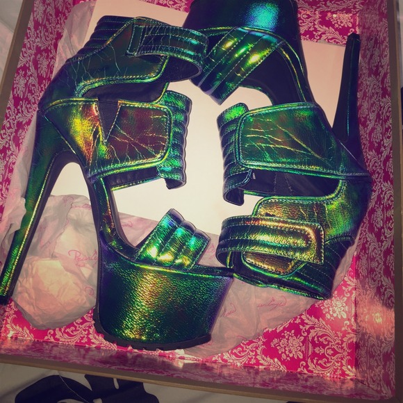 Crackled Retro Metallic Stalker Stilettos🔥