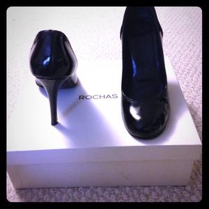 Rochas Black Patent Leather Round Toe pumps