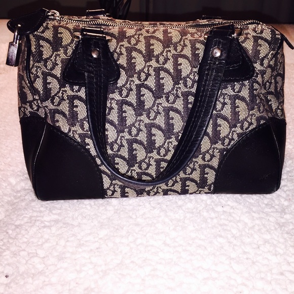 Classic Dior black print with locks handbag💥