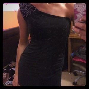 BRAND NEW One Shoulder Zipper Top!