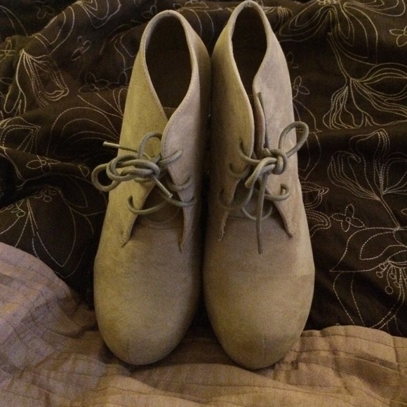 Tan bootie wedges. ❤️
