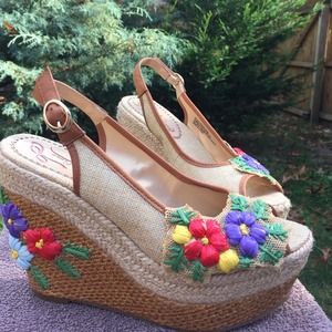 Boho floral embroidered wedged heel