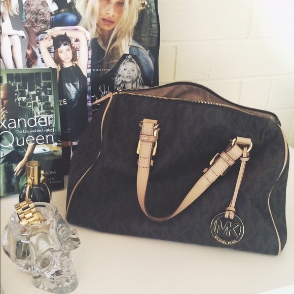 Michael Kors Handbags - Michael Kors Large Grayson