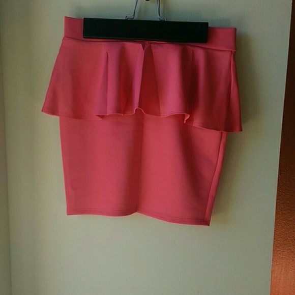 Skirts - Picture 2 of 3