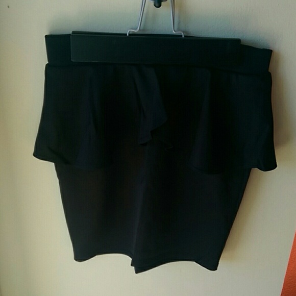 Skirts - Picture 2 of 3