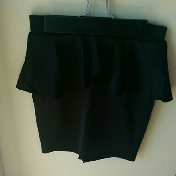 Skirts - Picture 3 of 3