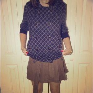 Zipper hoodie with double breasted front flap.