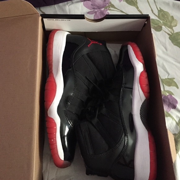 Jordan Shoes - Bred 11's